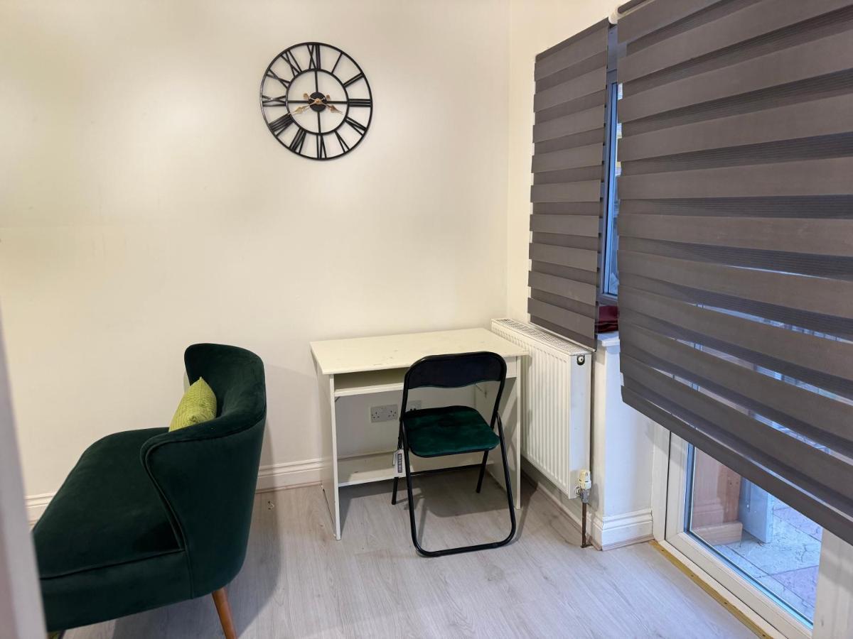 Вилла 5Br House, Free Parking Offa12, Contractor, Big Families, Relocation Редбридж Экстерьер фото