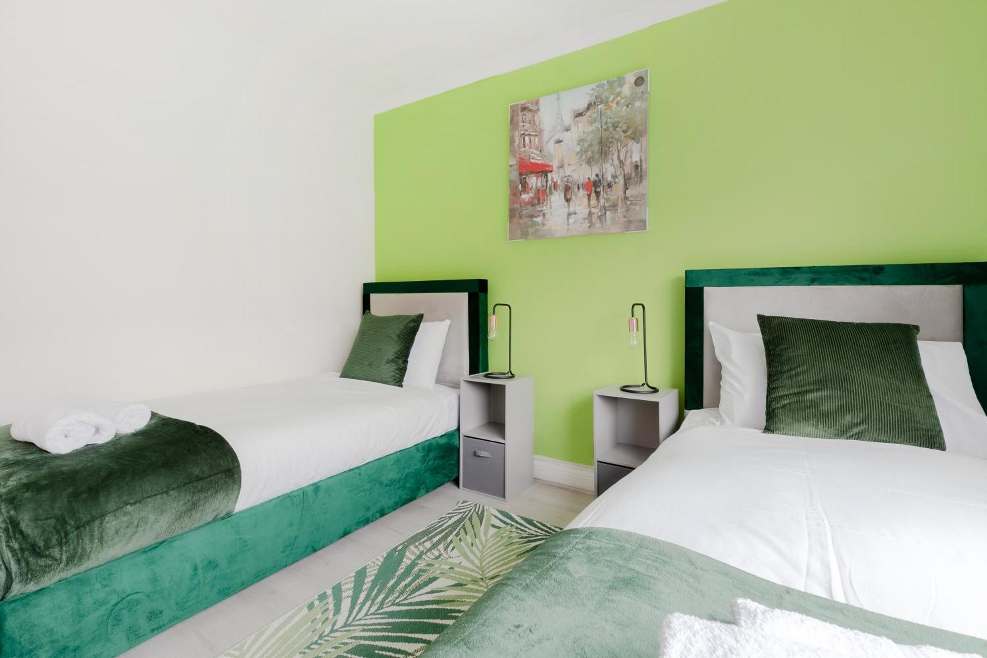Вилла 5Br House, Free Parking Offa12, Contractor, Big Families, Relocation Редбридж Экстерьер фото