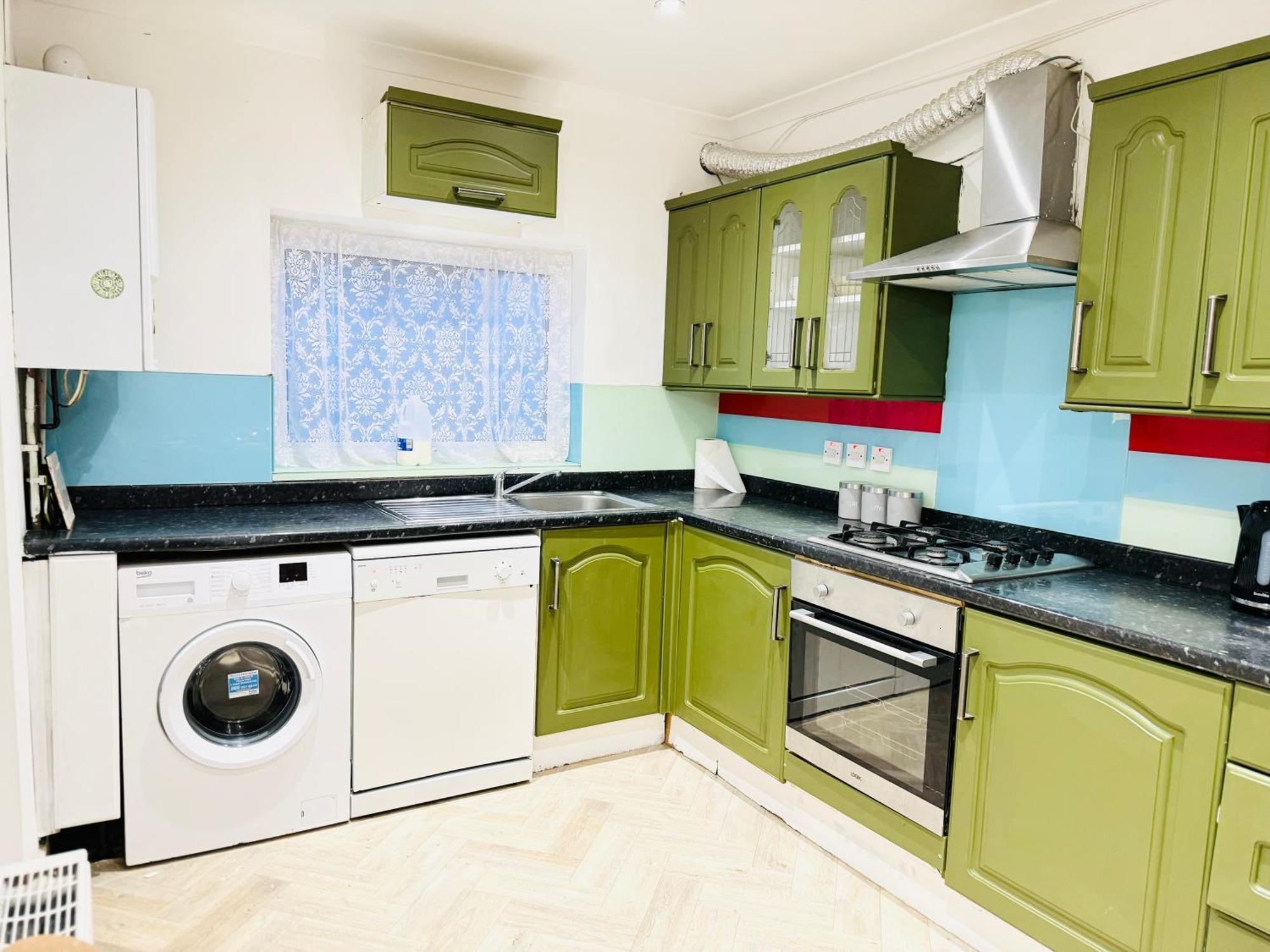 Вилла 5Br House, Free Parking Offa12, Contractor, Big Families, Relocation Редбридж Экстерьер фото