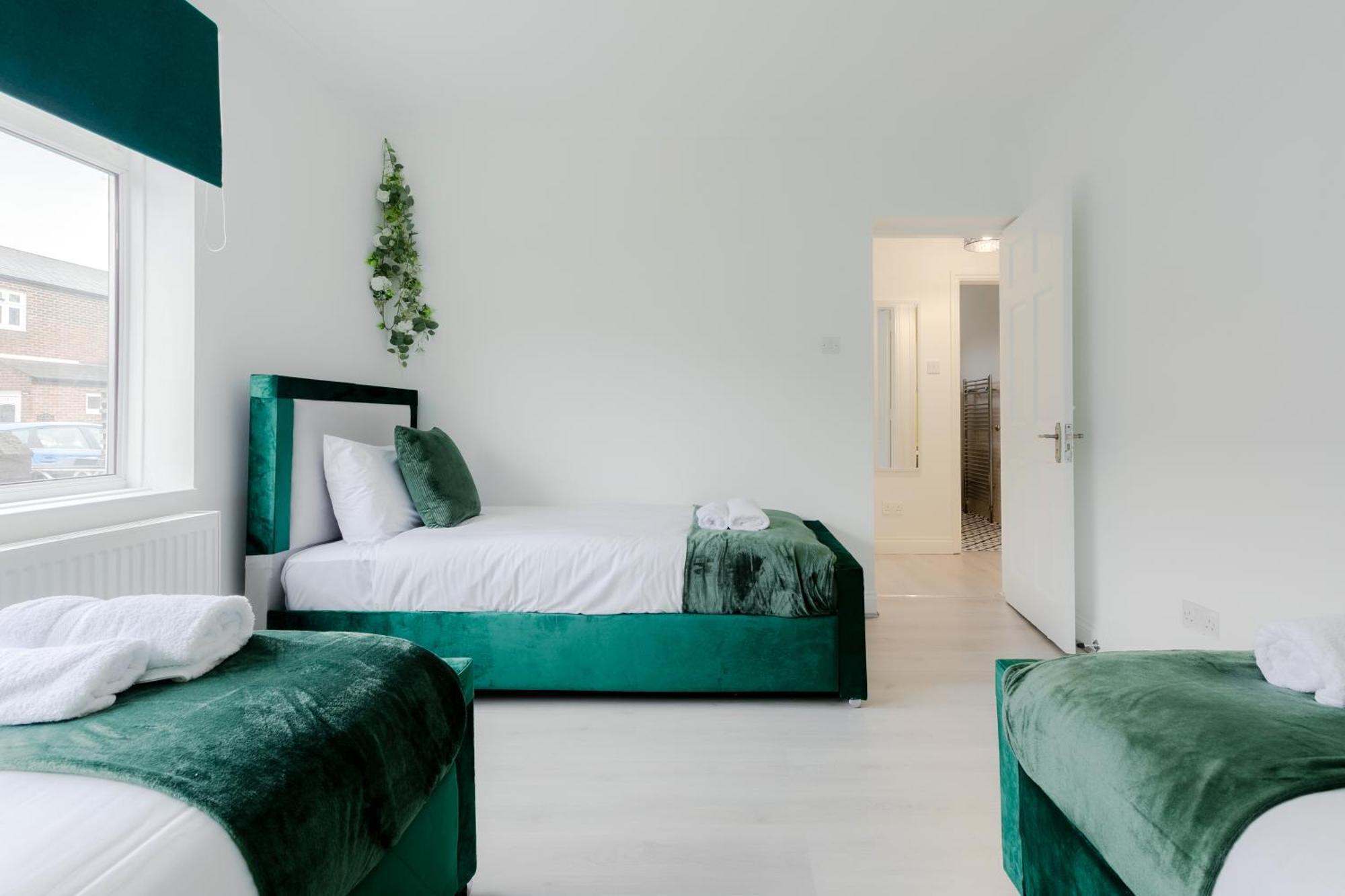 Вилла 5Br House, Free Parking Offa12, Contractor, Big Families, Relocation Редбридж Экстерьер фото